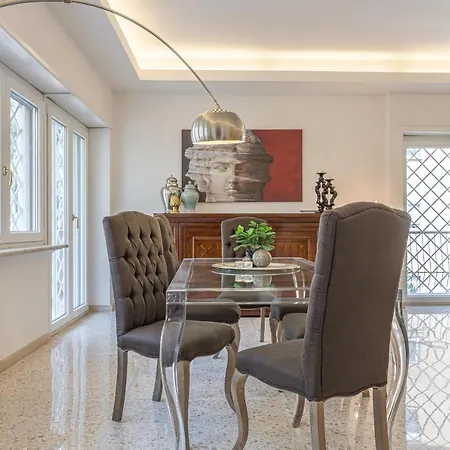 Ginevra Prestigious With Balcony Close The Vatican *